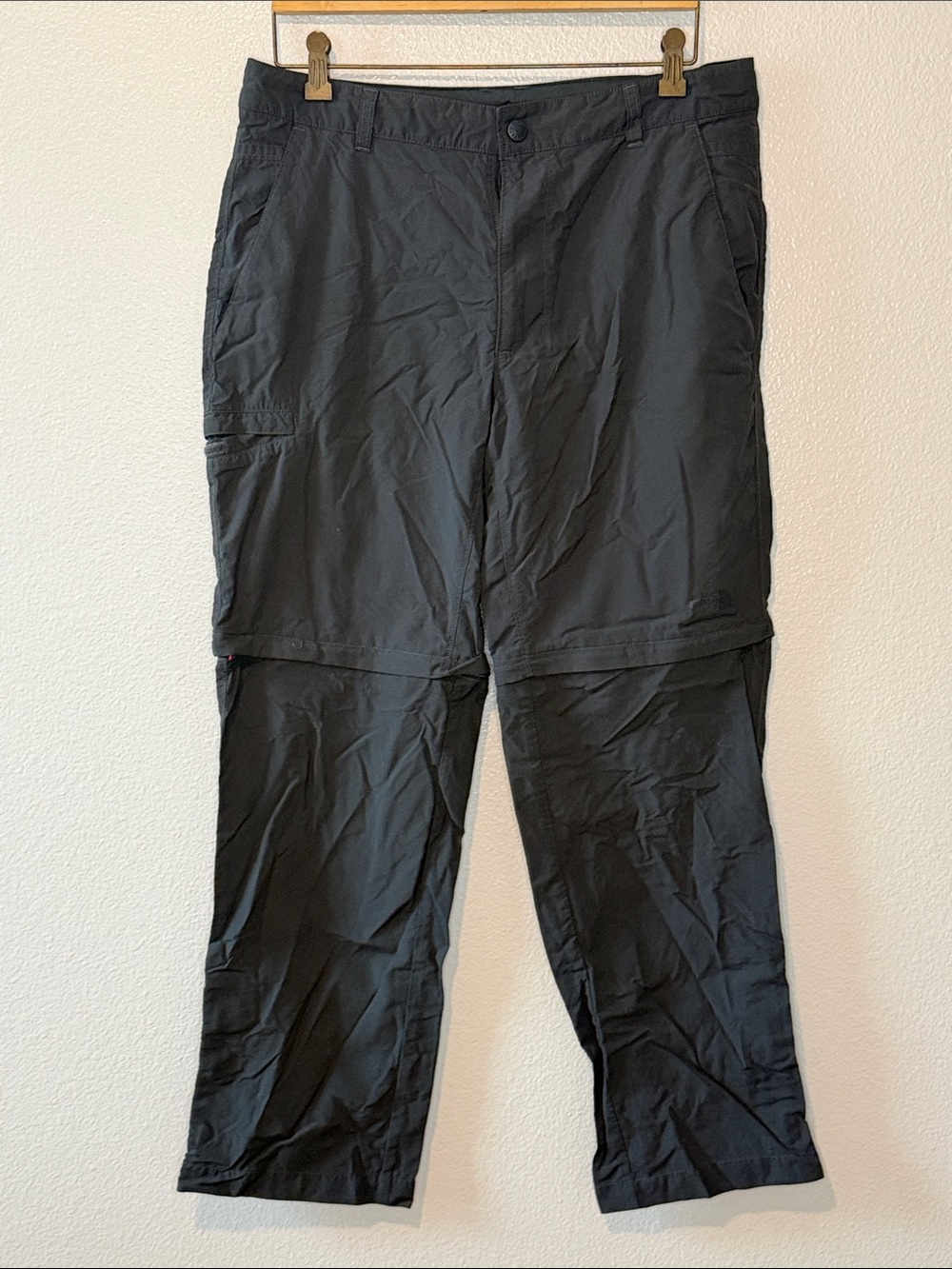 The North Face Men's Black Convertible Cargo Pants size 34 (bin13)